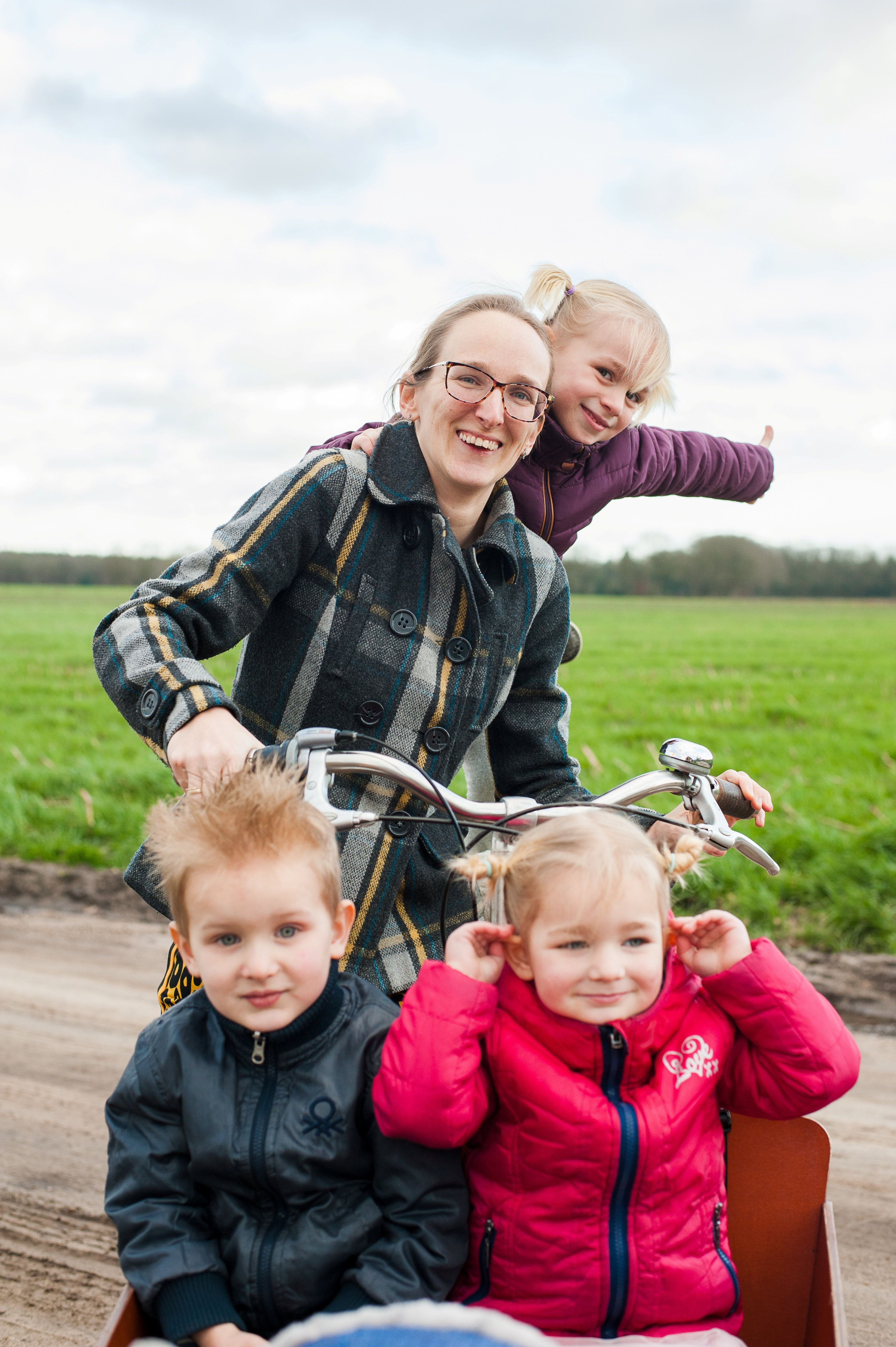 Neline op de fiets.jpeg