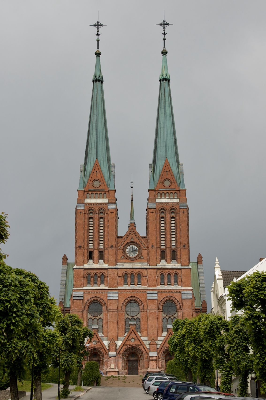 Skien_kirke_-_front.jpg